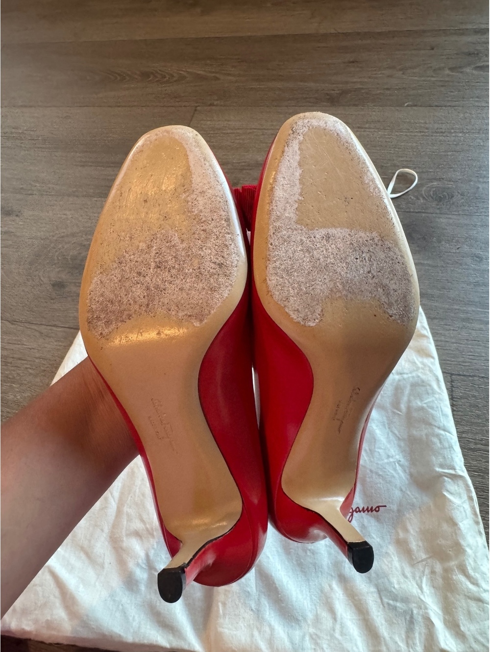 Salvatore Ferragamo Red Patent Leather Bow Pumps Size 7.5 - Picture 3 of 5